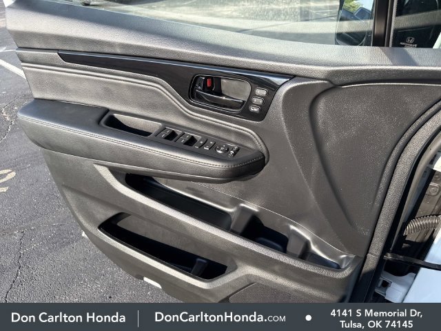 Used 2025 Honda Odyssey Elite image 11