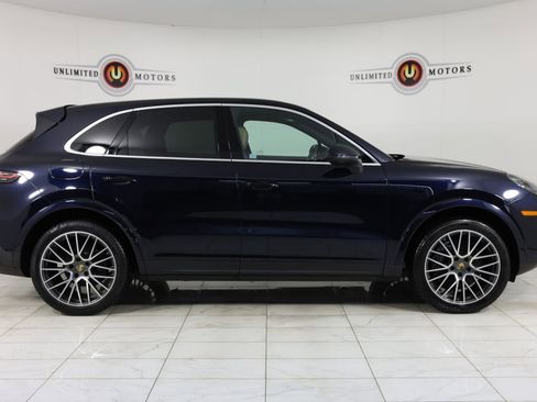 Used 2021 Porsche Cayenne AWD/4WD image 2