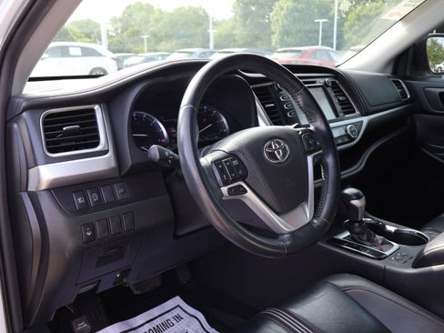 Used 2019 Toyota Highlander SE w/ Protection Package #3 AWD/4WD image 22