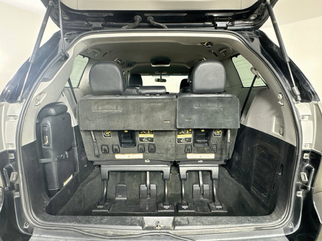 Used 2016 Toyota Sienna SE FWD image 29