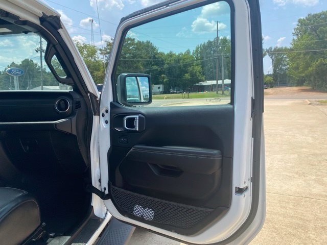 Used 2023 Jeep Wrangler Unlimited Sahara w/ Cold Weather Group AWD/4WD image 16