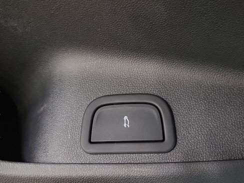 Used 2024 Chevrolet Traverse RS image 35