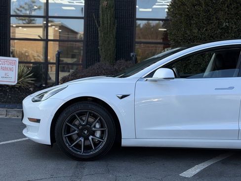 Used 2020 Tesla Model 3 Standard Range Plus image 11