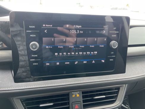 Used 2025 Volkswagen Taos SE image 10