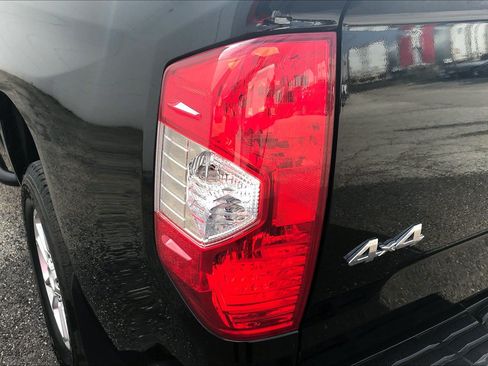 Used 2018 Toyota Tundra SR5 w/ SR5 Upgrade Package image 27