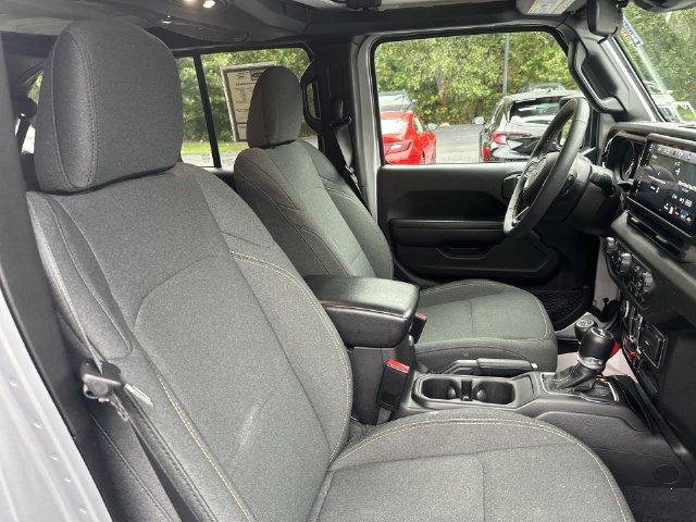 Used 2024 Jeep Wrangler Unlimited AWD/4WD image 34