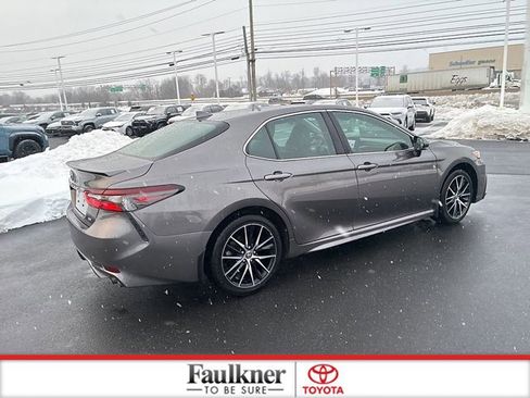 Used 2024 Toyota Camry SE image 8
