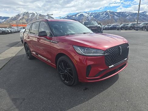 Used 2025 Lincoln Aviator Reserve w/ Equipment Group 201A image 3
