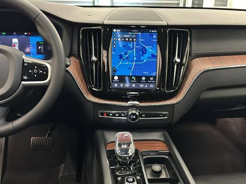 Used 2023 Volvo XC60 T8 Ultimate w/ Climate Package image 11