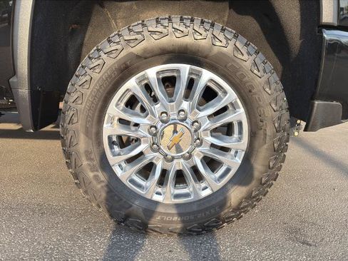 Used 2023 Chevrolet Silverado 2500 High Country w/ Safety Package II AWD/4WD image 6