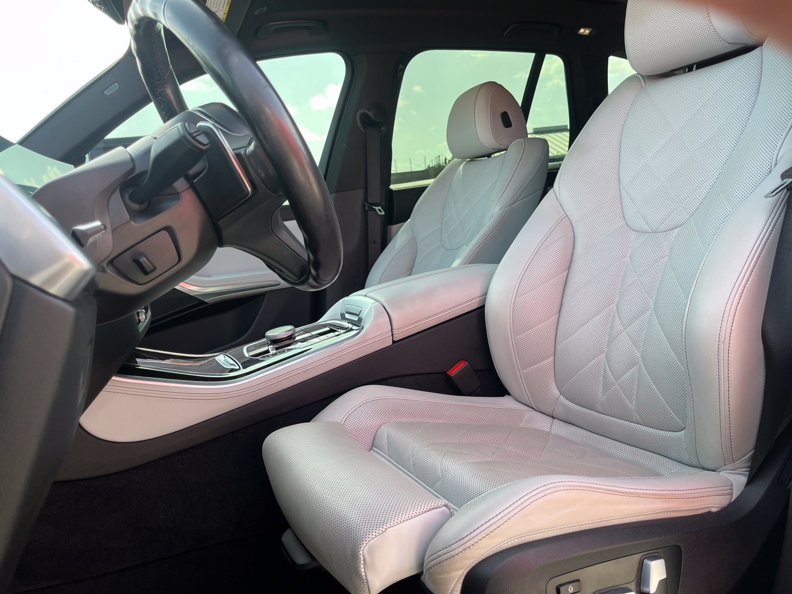 Used 2024 BMW X5 xDrive40i w/ M Sport Package AWD/4WD image 8
