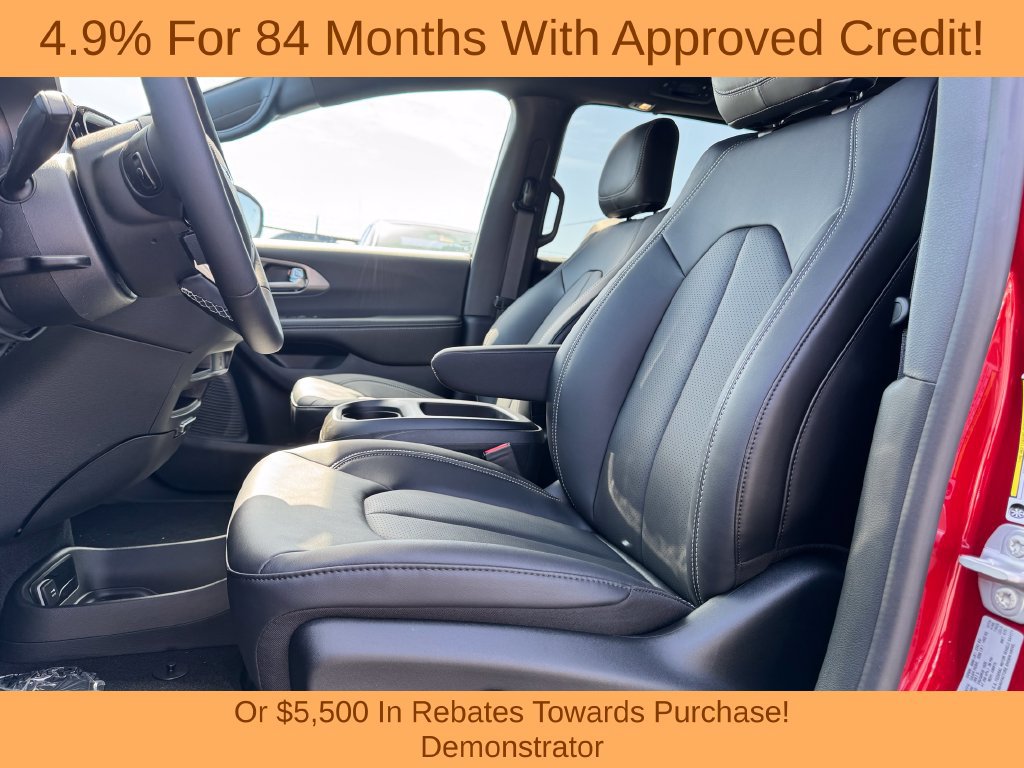 New 2026 Chrysler Pacifica Select FWD image 17