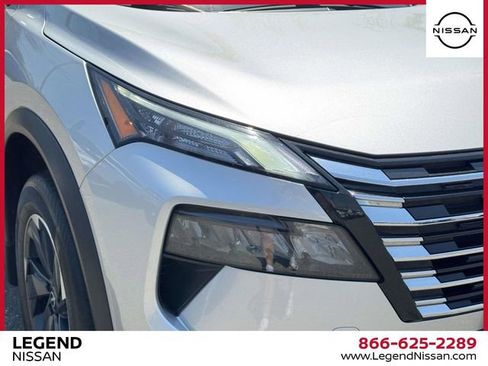 Used 2024 Nissan Rogue SV AWD/4WD image 8