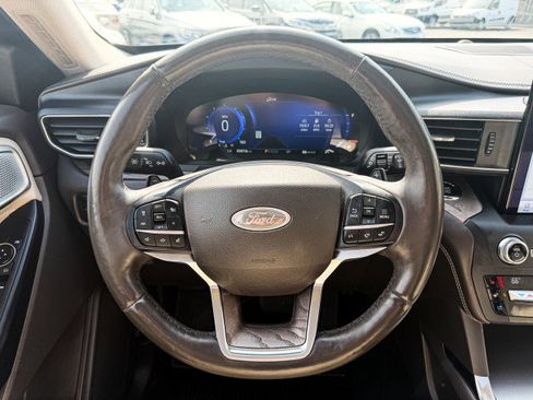 Used 2020 Ford Explorer Platinum w/ Premium Technology Package image 7