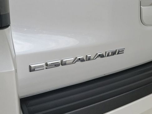 Used 2019 Cadillac Escalade Premium Luxury image 8