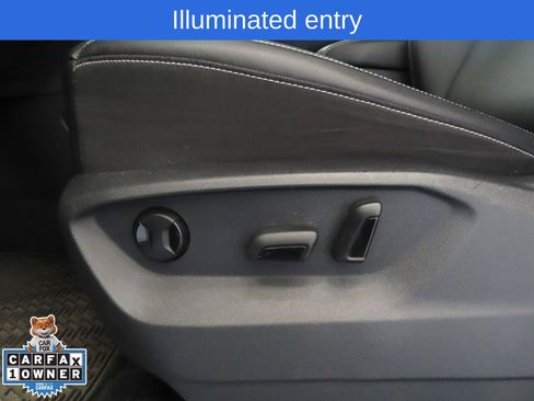 Used 2020 Volkswagen Atlas Cross Sport SE w/ Towing Package image 13