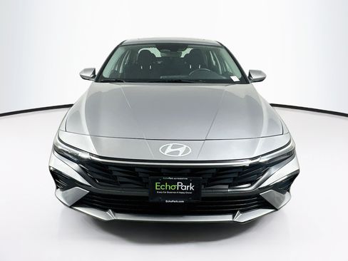 Used 2025 Hyundai Elantra SEL FWD image 2