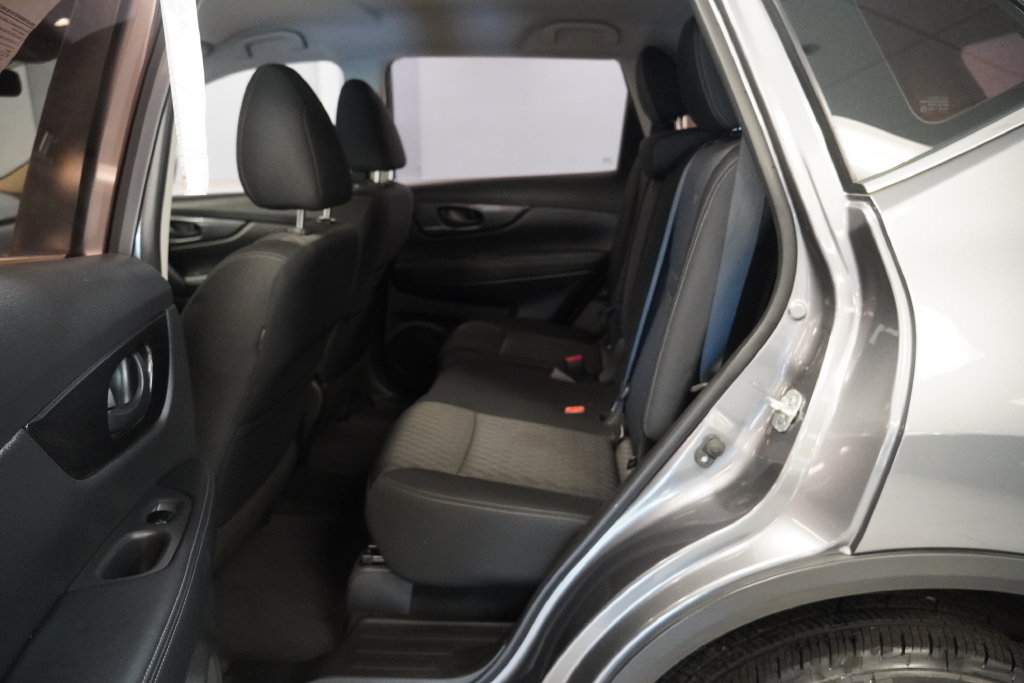 Used 2019 Nissan Rogue S AWD/4WD image 19
