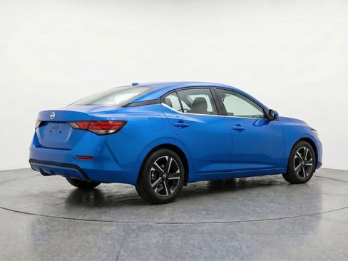 Used 2025 Nissan Sentra SV FWD image 9