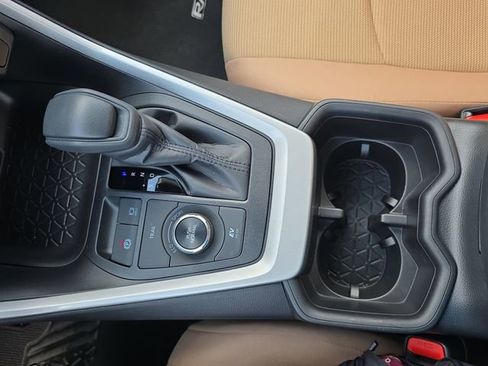 Used 2025 Toyota RAV4 LE AWD/4WD image 25