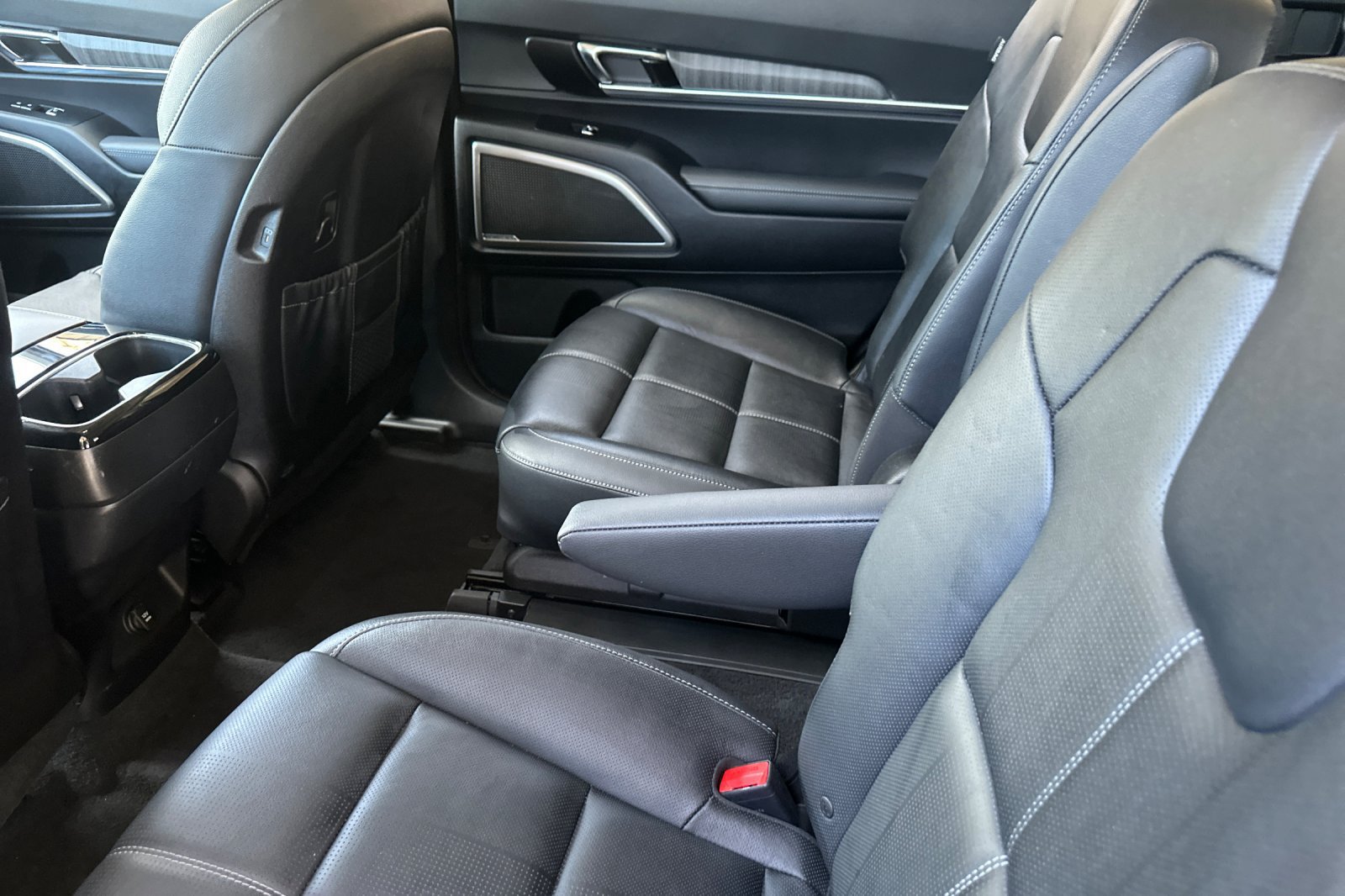 Used 2024 Kia Telluride EX w/ EX Captain's Chair Package FWD image 12