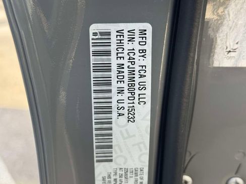 Used 2023 Jeep Cherokee Altitude Lux AWD/4WD image 25