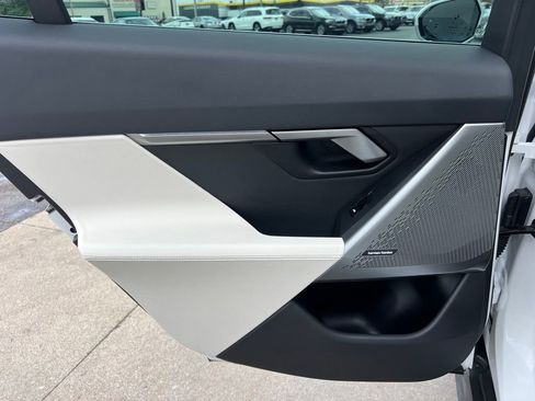 Used 2024 BMW i5 eDrive40i w/ Convenience Package image 23