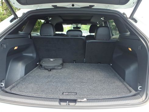 Certified 2022 Volkswagen Atlas Cross Sport SE w/ Panoramic Sunroof Package AWD/4WD image 14