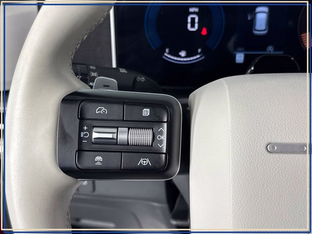 Used 2025 Hyundai Santa Fe SEL AWD/4WD image 13