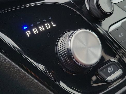 Used 2025 Chrysler Voyager LX image 22