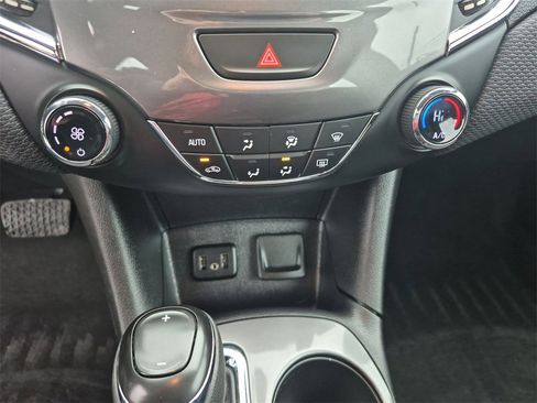 Used 2019 Chevrolet Cruze LT image 25