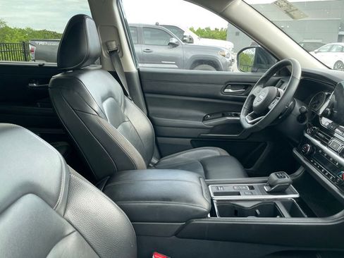Used 2022 Nissan Pathfinder SL FWD image 7