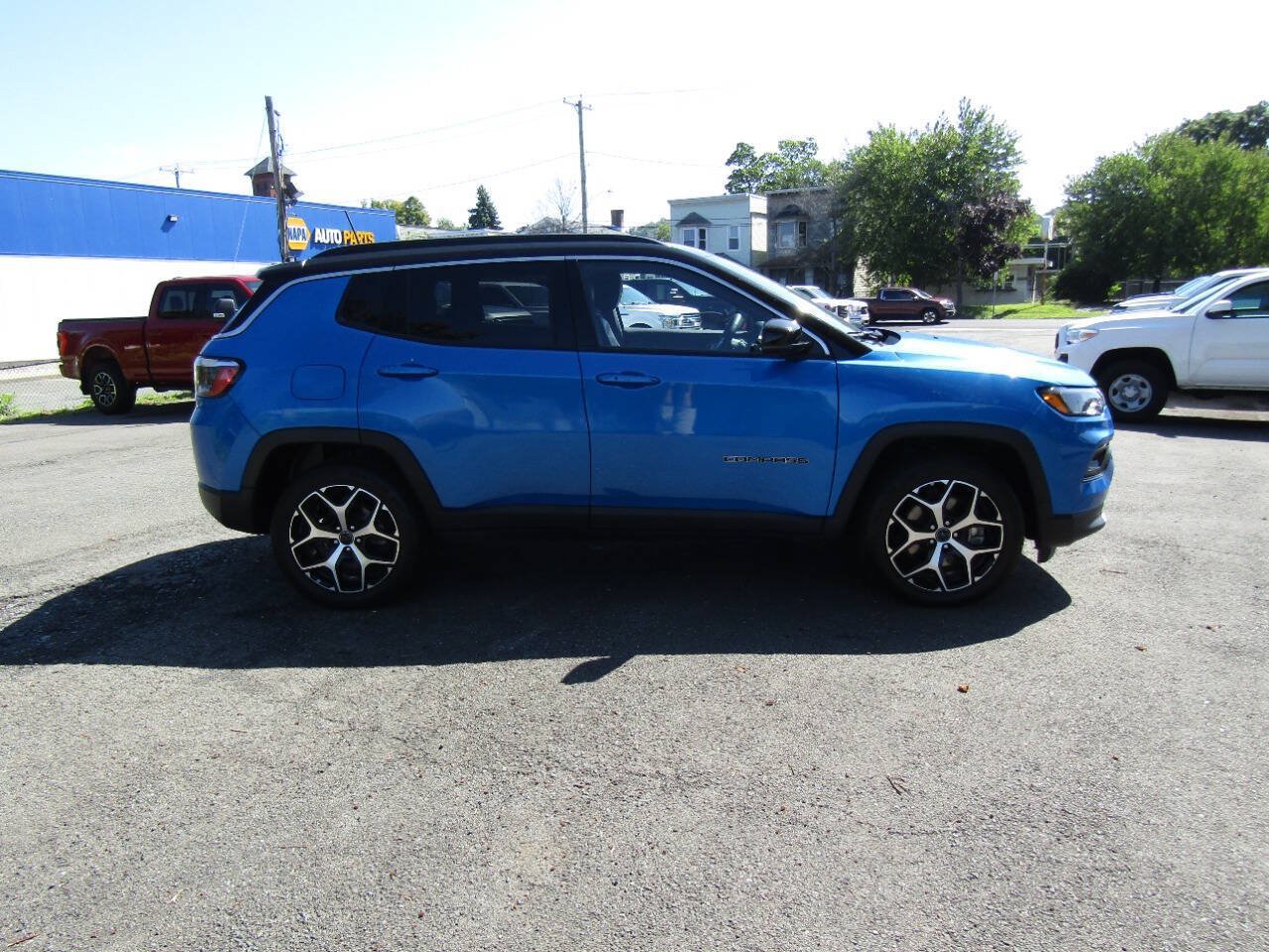 Used 2025 Jeep Compass Limited AWD/4WD image 9