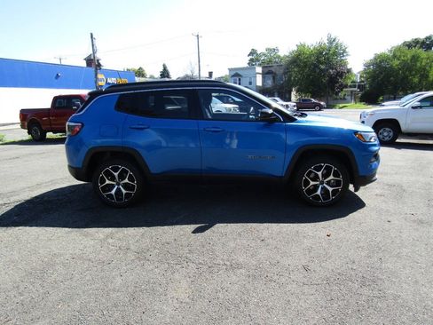 Used 2025 Jeep Compass Limited AWD/4WD image 9