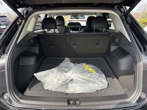 Used 2025 Volkswagen Tiguan SE image 9