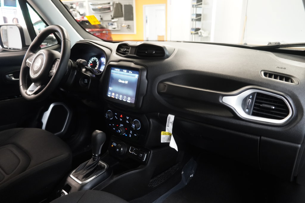 Used 2021 Jeep Renegade Latitude w/ Luxury Group I AWD/4WD image 33