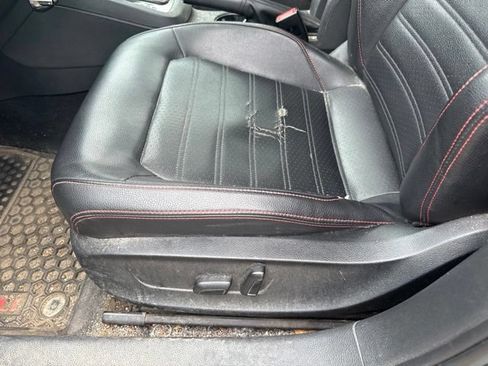 Used 2013 Volkswagen Jetta GLI FWD image 22