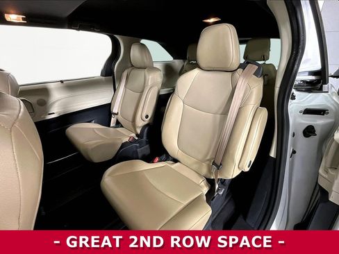Used 2021 Toyota Sienna XLE image 23