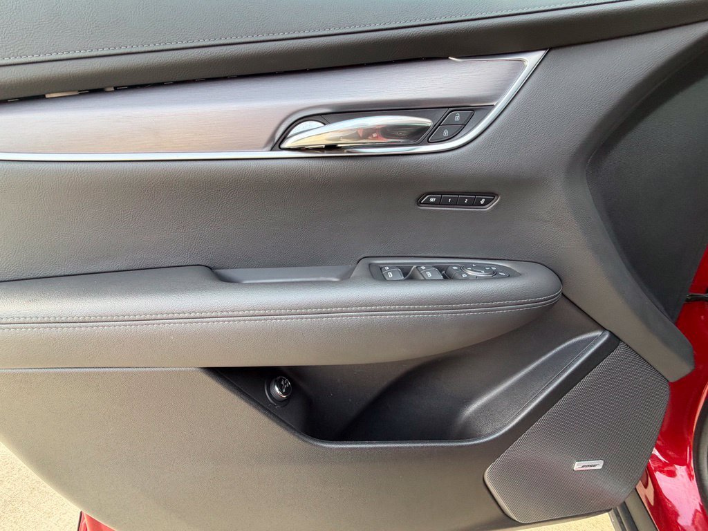 Used 2025 Cadillac XT6 Luxury FWD image 14