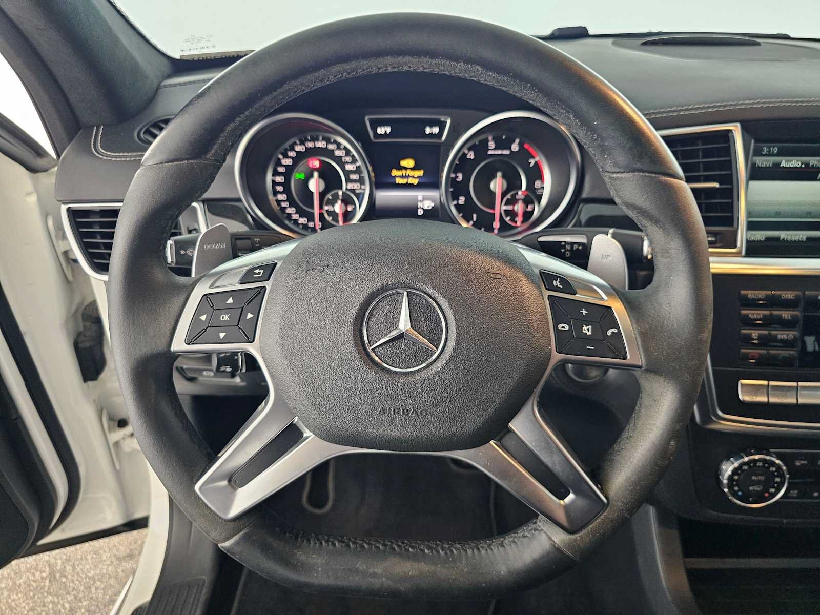 Used 2015 Mercedes-Benz GL 63 AMG 4MATIC image 25