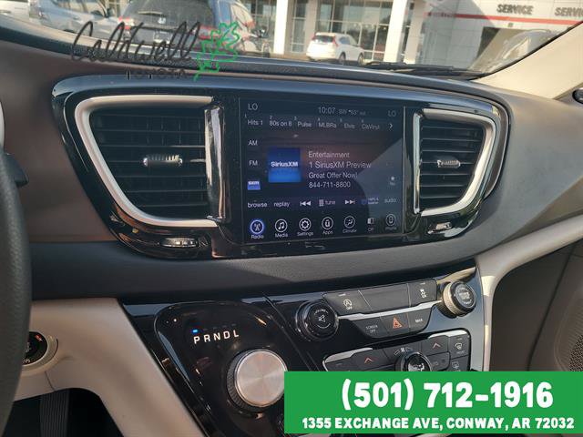 Used 2017 Chrysler Pacifica Touring Plus w/ Tire & Wheel Group FWD image 18