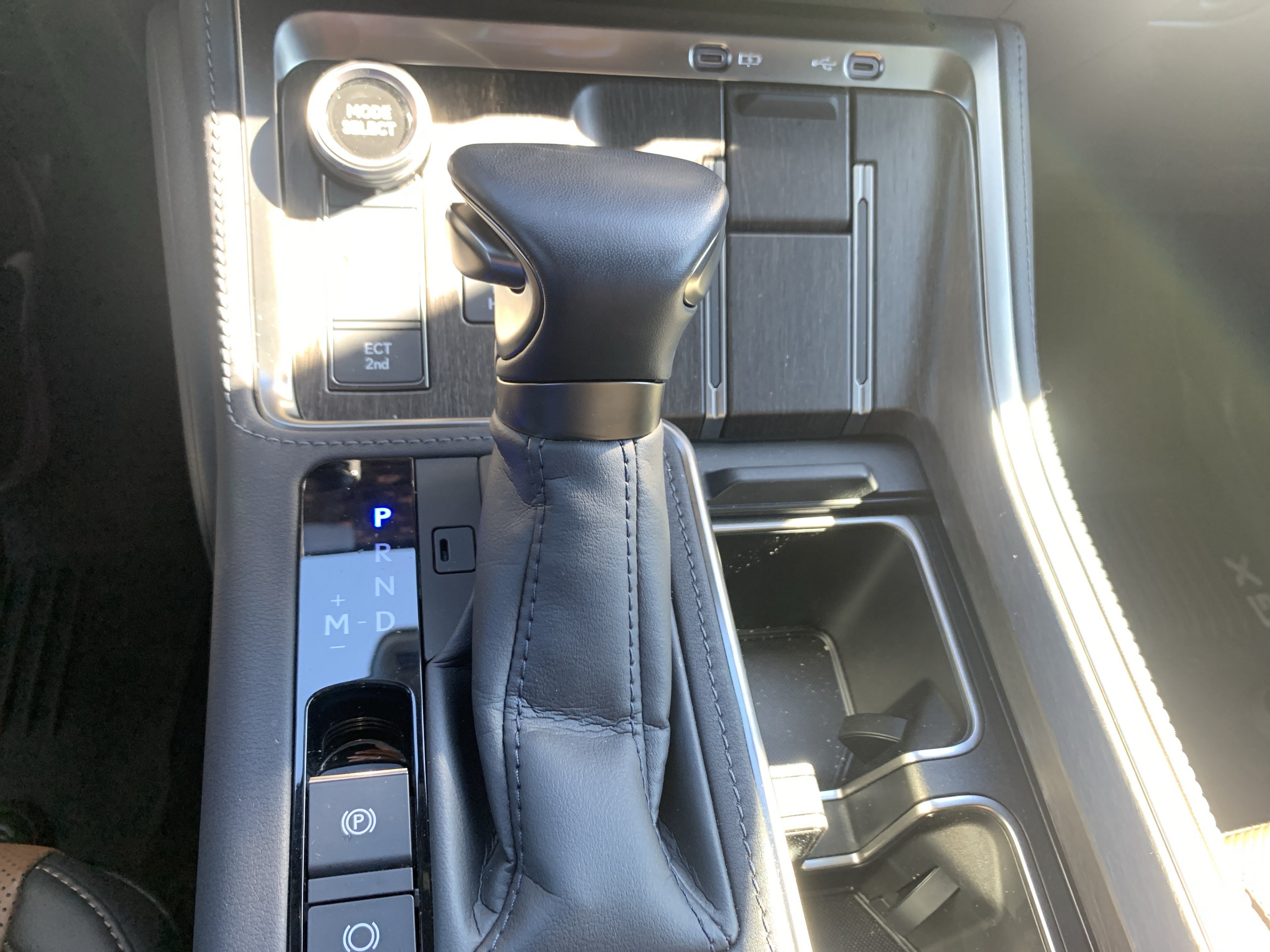 Used 2025 Lexus GX 550 w/ Accessory Package (2T) AWD/4WD image 26