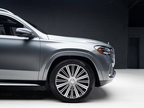 Used 2024 Mercedes-Benz Maybach GLS 600 4MATIC image 41