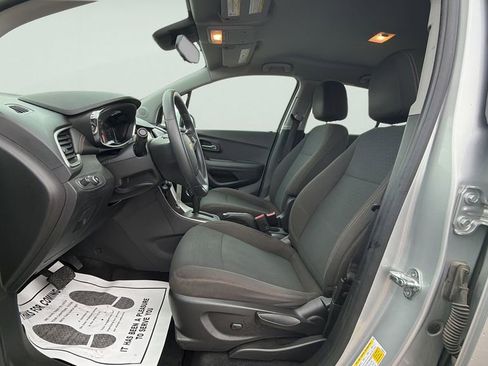 Used 2018 Chevrolet Trax LS FWD image 19