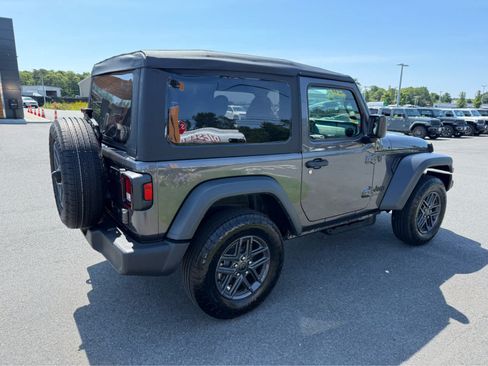 Used 2026 Jeep Wrangler Sport AWD/4WD image 12