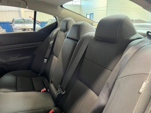 Used 2024 Nissan Altima 2.5 SV FWD image 19