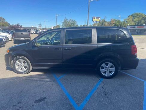 Used 2016 Dodge Grand Caravan SE w/ Quick Order Package 29E SE FWD image 4