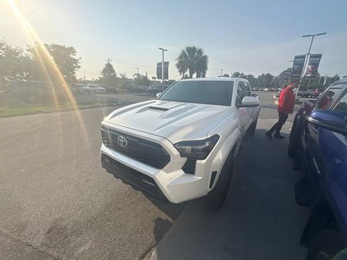 Used 2025 Toyota Tacoma TRD Sport RWD image 4