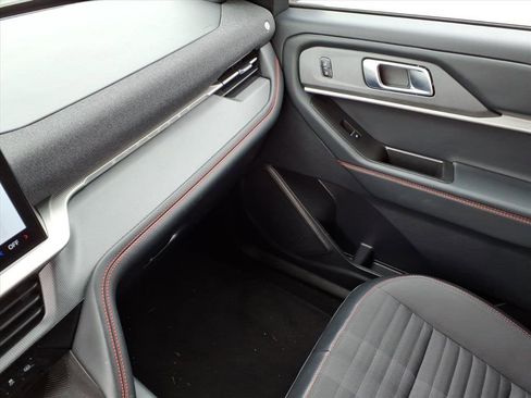 Used 2025 Ford Explorer ST-Line image 18