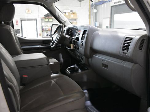 Used 2017 Nissan NV 2500 SV RWD image 19